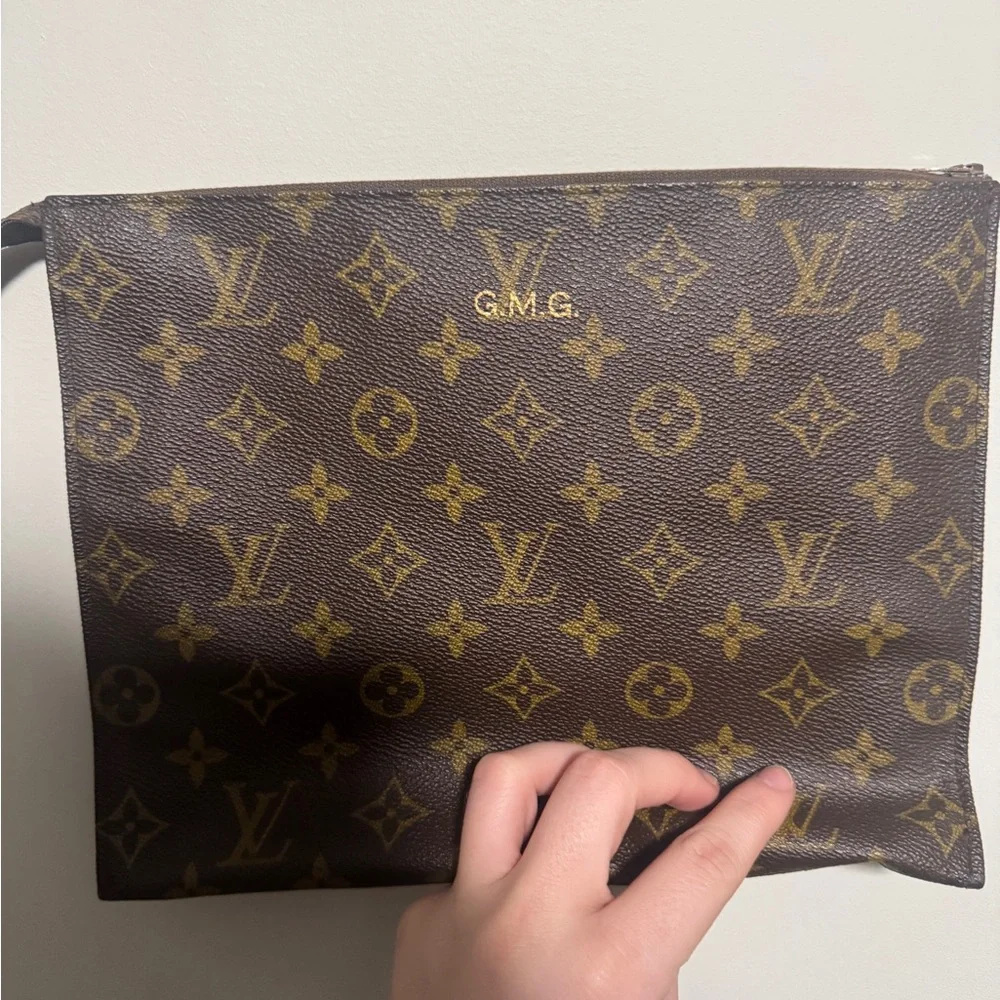 Elegant Monogram Brown Toiletry Bag - Picture 2 of 4